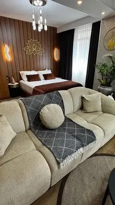 Jakuzili Suite