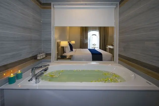 Luxury Oda