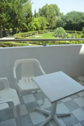 1 Çift Kişilik Veya 2 Tek Kişilik Yatak Garden View