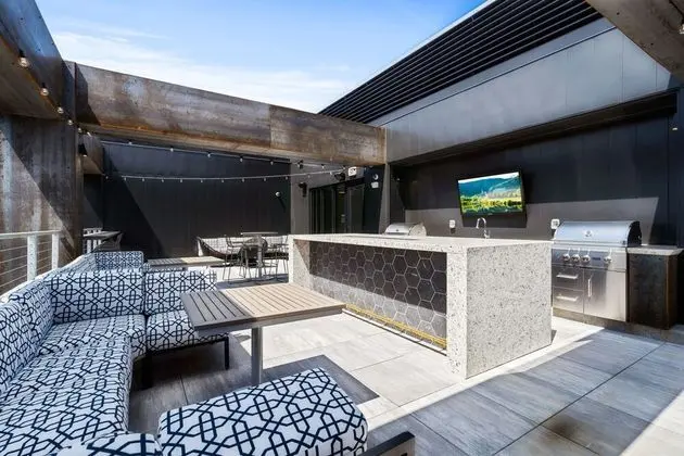 Daire, 1 Büyük (Queen) Boy Yatak ve Çekyat, Veranda, Şehir Manzaralı