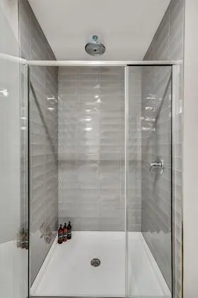Daire, 1 Büyük (Queen) Boy Yatak ve Çekyat, Balkon, Şehir Manzaralı