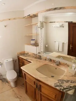 Tek Büyük veya İki Ayrı Yataklı Oda, Plaj Manzaralı