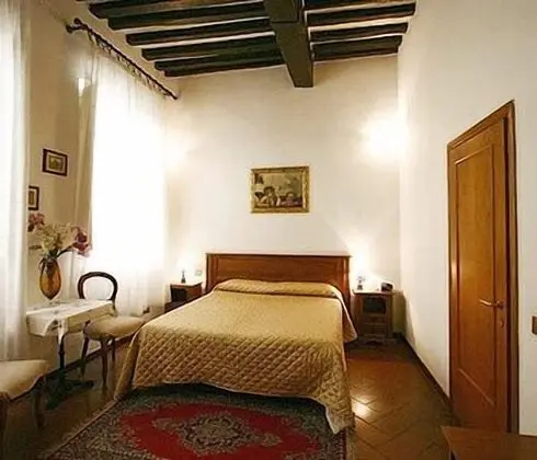 Büyük Yataklı Tek Kişilik Oda