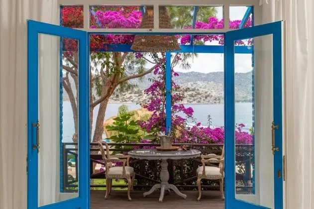 Luxury Suite, Deniz ve Bahçe Manzaralı, Şömineli ve Jakuzili