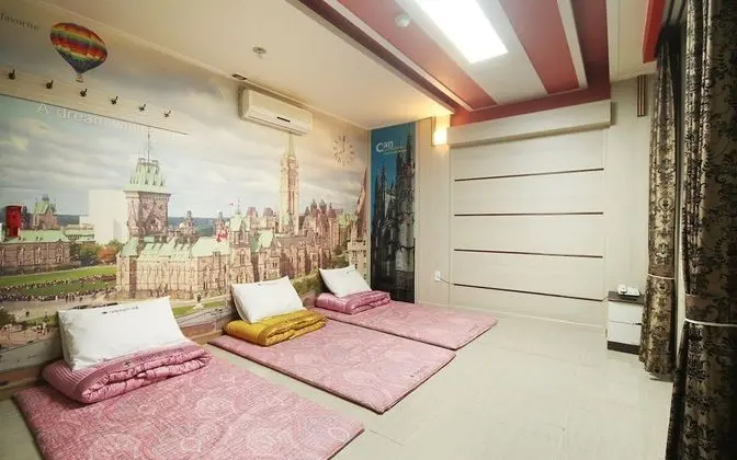 Oda (Korean Style room (Netflix viewing av)