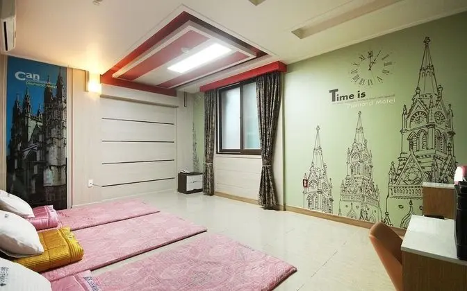 Oda (Korean Style room (Netflix viewing av)