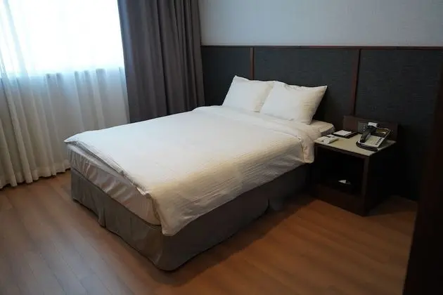 Bed1-Double bed, Free Photoshoot and Breakfast. Free Dinner(Weekday Only, Order closes at 3.pm)