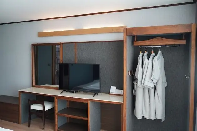 Bed3-Double+2single beds, Free Photoshoot &Breakfast. Free Dinner(Weekday Only, Order closes at 3pm)