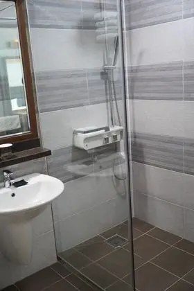 Bed3-Double+2single beds, Free Photoshoot &Breakfast. Free Dinner(Weekday Only, Order closes at 3pm)