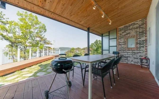 Oda (Room 201 (Ocean View Duplex))