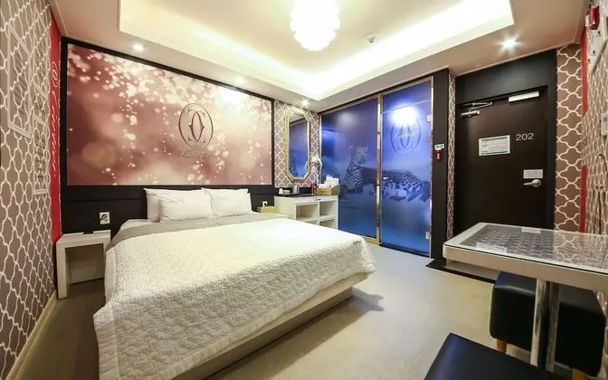 Oda (Drive-in - Breakfast is provided (Net)