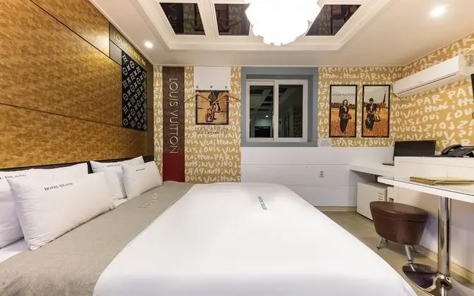 Oda (Drive-in - Breakfast is provided (Net)