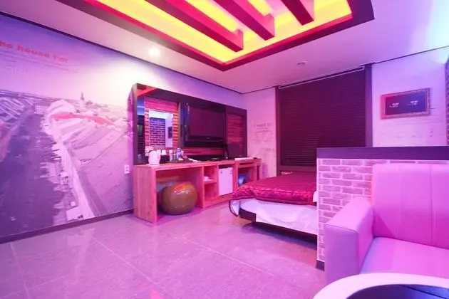 Oda (Semi deluxe room (net Netflix availab)