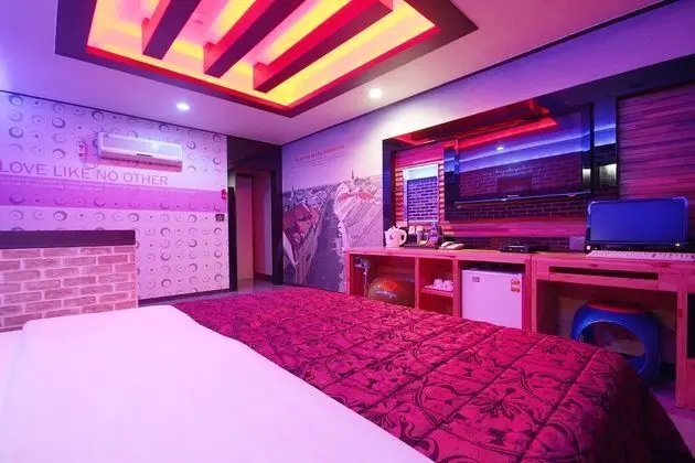 Oda (Semi deluxe room (net Netflix availab)