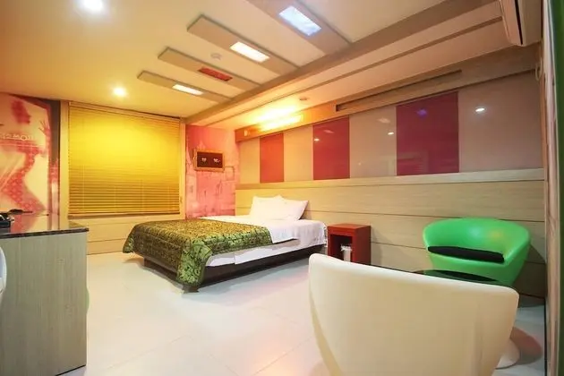 Oda (Semi deluxe room (net Netflix availab)