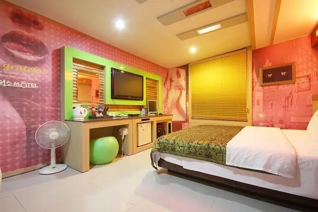 Oda (Semi deluxe room (net Netflix availab)