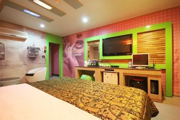 Oda (Semi deluxe room (net Netflix availab)