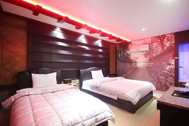 Oda (Twin(net Netflix available))