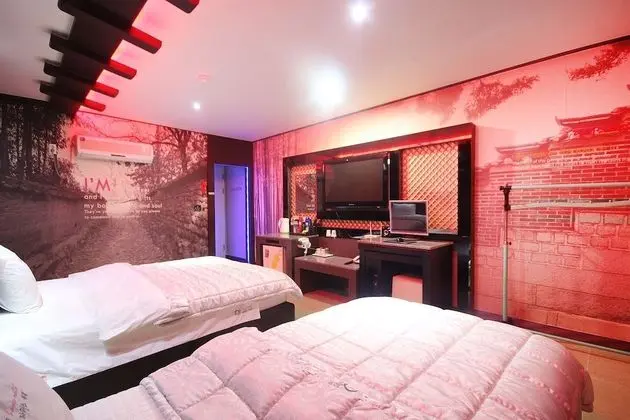 Oda (Twin(net Netflix available))