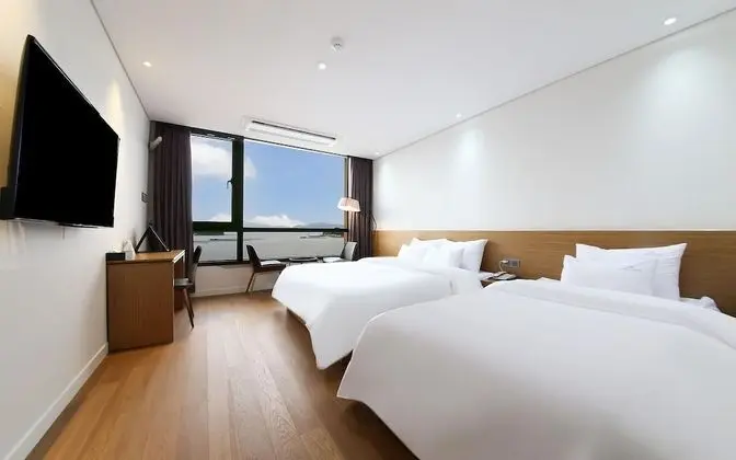 Oda (Deluxe Twin (Free Netflix cable car d)