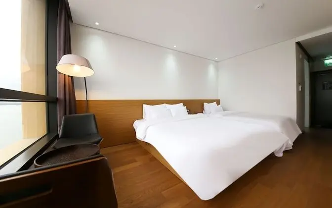 Oda (Deluxe Twin (Free Netflix cable car d)