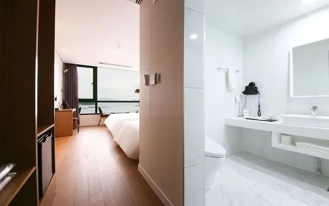 Oda (Deluxe Twin (Free Netflix cable car d)