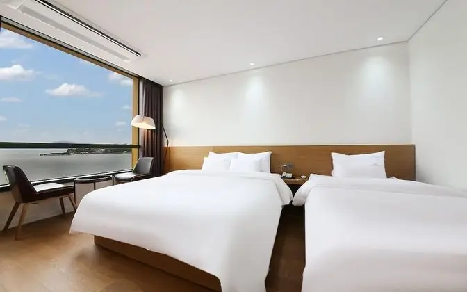 Oda (Deluxe Twin (Free Netflix cable car d)