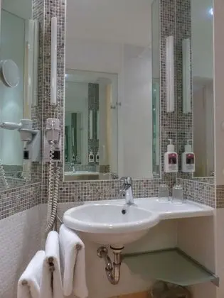 Üç Kişilik Oda