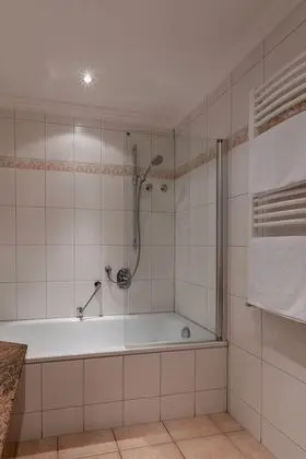 Büyük Yataklı Tek Kişilik Oda