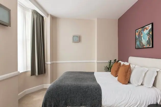One Bedroom Apartment Plus