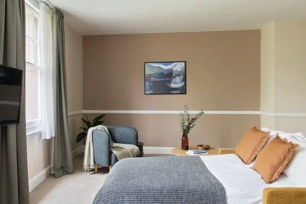 One Bedroom Apartment Plus