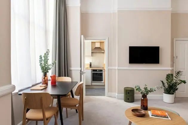 One Bedroom Apartment Plus
