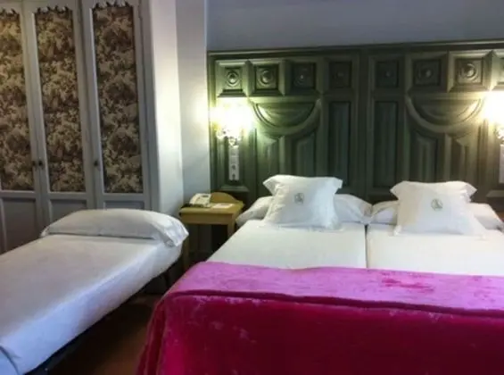 Üç Kişilik Oda, Şehir Manzaralı