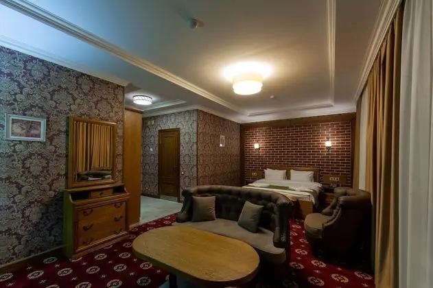Luxury Oda