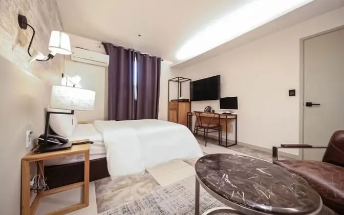 Oda (Walking Deal - Special Room (Netflix )