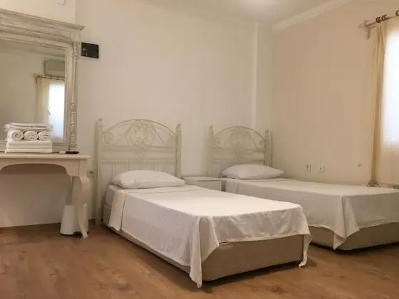 Aile Odası, Bahçe Manzaralı