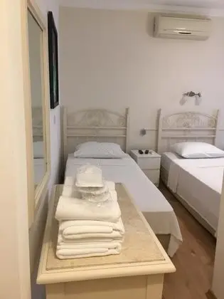 Aile Odası, Bahçe Manzaralı