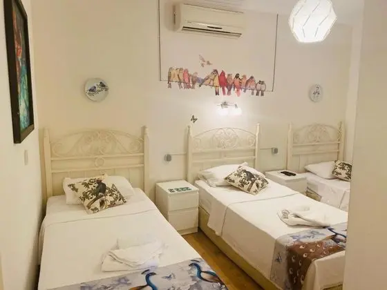 Aile Odası, Bahçe Manzaralı
