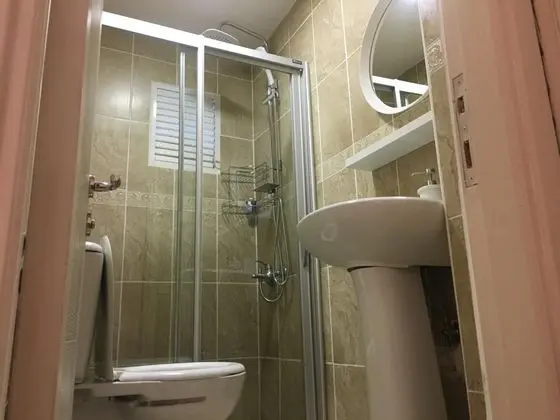 Çift Kişilik, Avlu Manzaralı