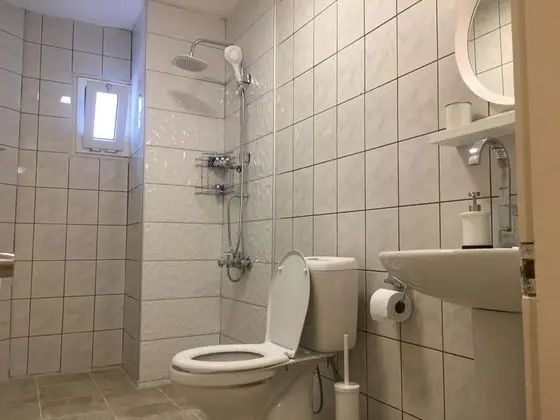 Çift Kişilik, Avlu Manzaralı