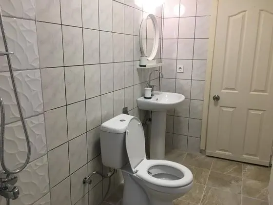 Çift Kişilik, Avlu Manzaralı