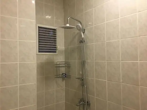 Çift Kişilik, Avlu Manzaralı