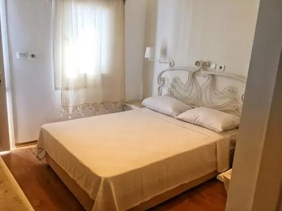 Çift Kişilik, Avlu Manzaralı