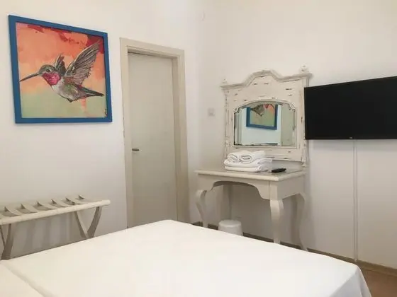 Çift Kişilik, Avlu Manzaralı