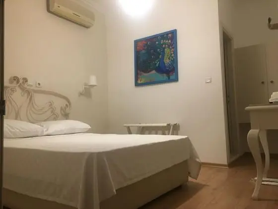 Çift Kişilik, Avlu Manzaralı