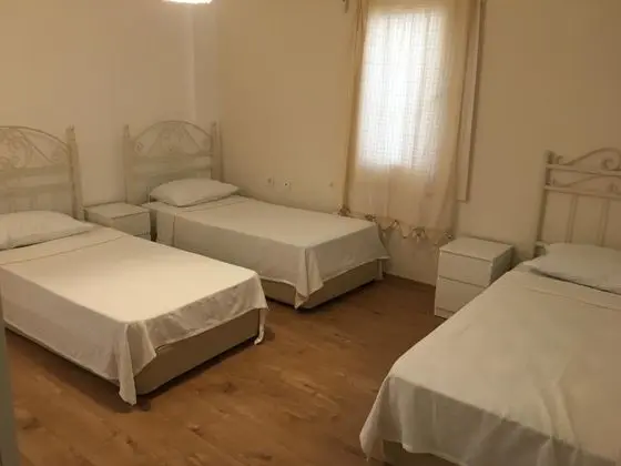 Çift Kişilik, Avlu Manzaralı