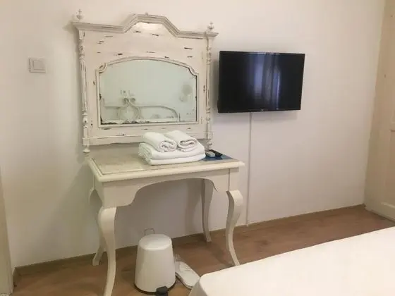 Çift Kişilik, Avlu Manzaralı