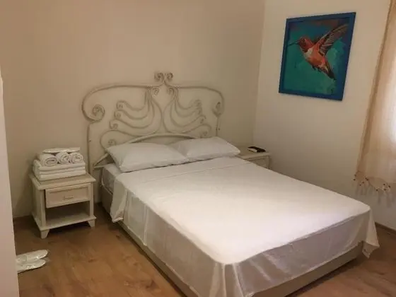 Triple, Bahçe Manzaralı