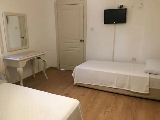 Triple, Bahçe Manzaralı