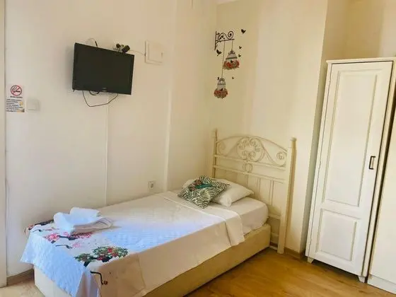 Triple, Bahçe Manzaralı